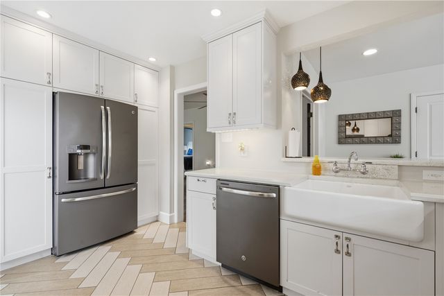 2610 E Avenue NE, Cedar Rapids, IA 52402