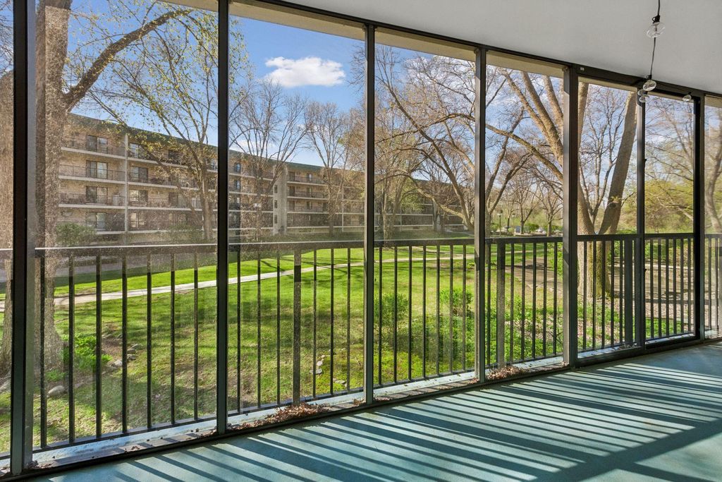 10531 Cedar Lake Road 212, Minnetonka, MN 55305 — photo 3