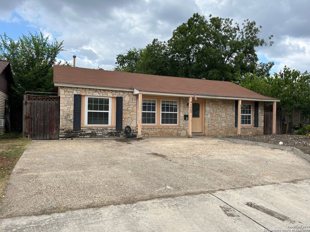123 Wallace, San Antonio, TX 78237