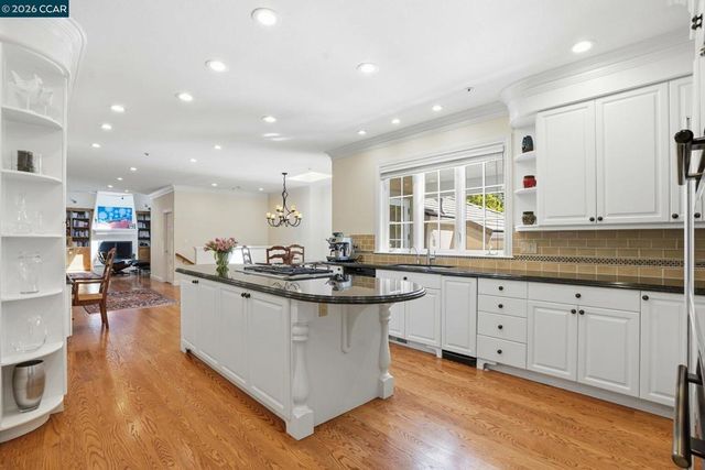 45 N Merrill Circle, Moraga, CA 94556