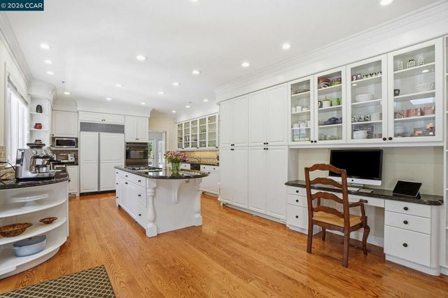 45 N Merrill Circle, Moraga, CA 94556