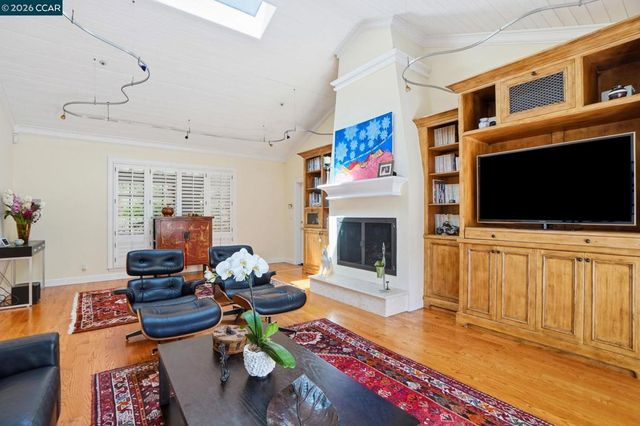 45 N Merrill Circle, Moraga, CA 94556