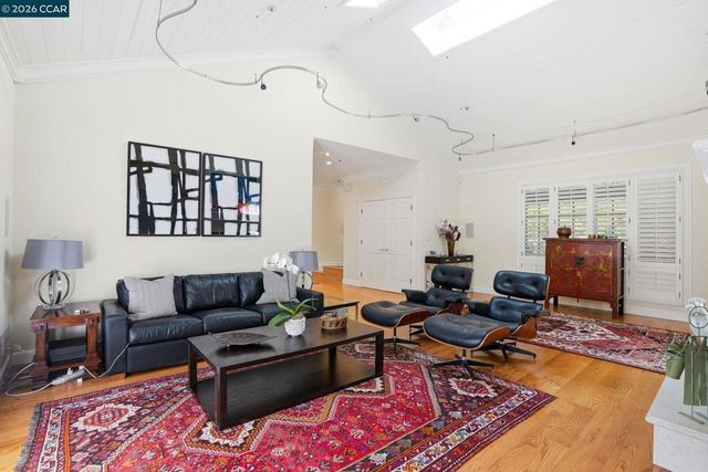 45 N Merrill Circle, Moraga, CA 94556