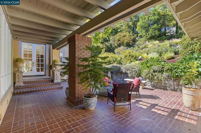 45 N Merrill Circle, Moraga, CA 94556