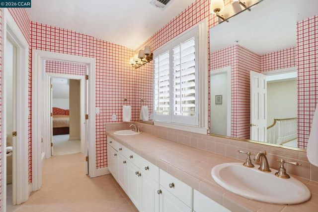 45 N Merrill Circle, Moraga, CA 94556