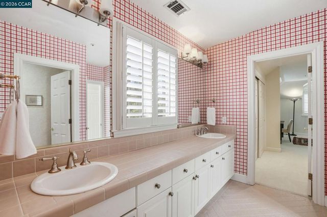 45 N Merrill Circle, Moraga, CA 94556