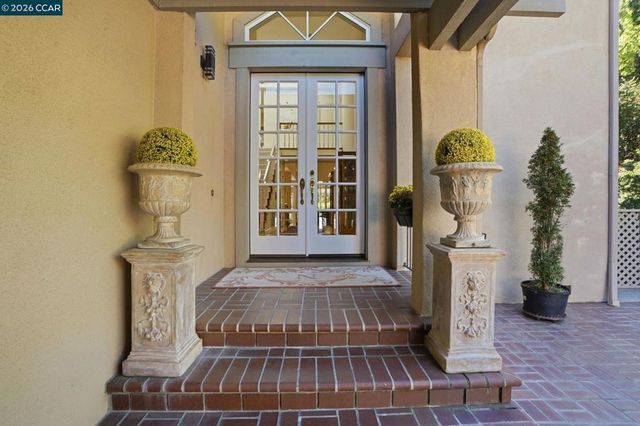 45 N Merrill Circle, Moraga, CA 94556