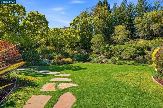 45 N Merrill Circle, Moraga, CA 94556