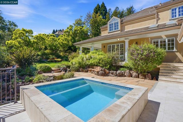 45 N Merrill Circle, Moraga, CA 94556
