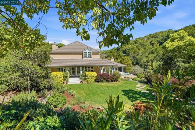 45 N Merrill Circle, Moraga, CA 94556