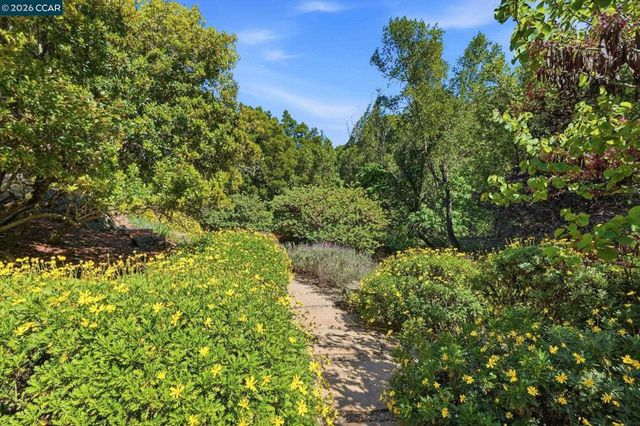 45 N Merrill Circle, Moraga, CA 94556