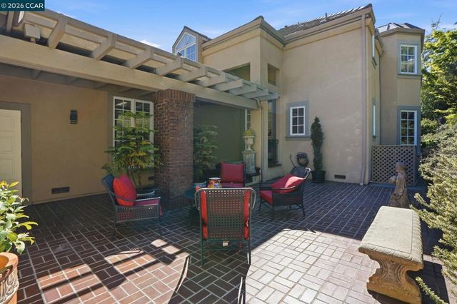 45 N Merrill Circle, Moraga, CA 94556