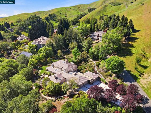 45 N Merrill Circle, Moraga, CA 94556