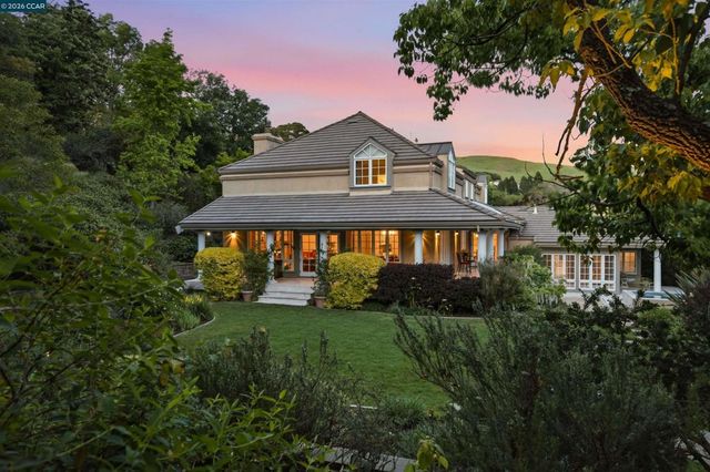 45 N Merrill Circle, Moraga, CA 94556