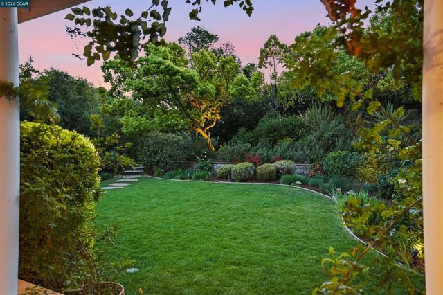 45 N Merrill Circle, Moraga, CA 94556