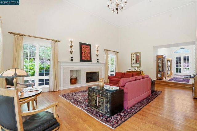 45 N Merrill Circle, Moraga, CA 94556