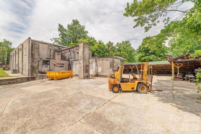 1100-1104 Montreat Road, Black Mountain, NC 28711