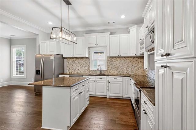 1033 White Oak SW Avenue, Atlanta, GA 30310