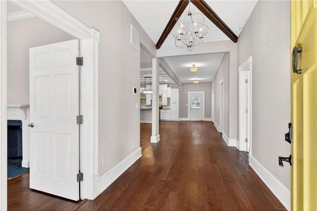 1033 White Oak SW Avenue, Atlanta, GA 30310