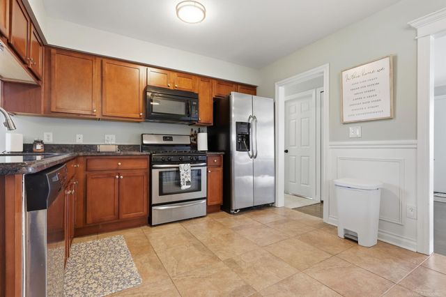 12821 Whitfield Drive, Sterling Heights, MI 48312