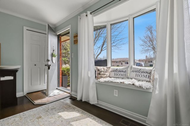 12821 Whitfield Drive, Sterling Heights, MI 48312