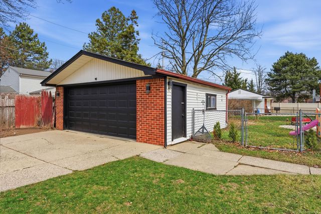 12821 Whitfield Drive, Sterling Heights, MI 48312