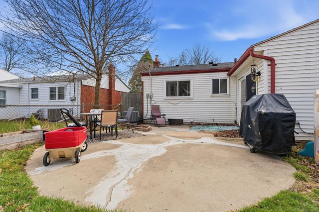 12821 Whitfield Drive, Sterling Heights, MI 48312