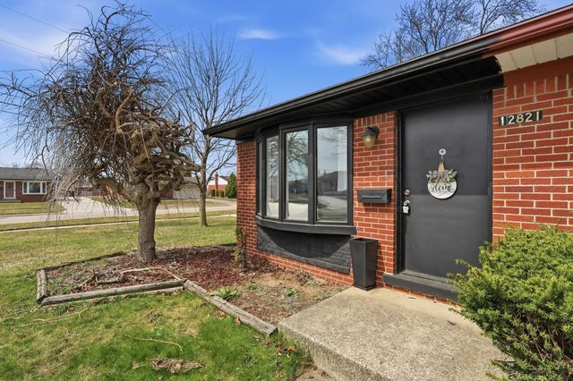 12821 Whitfield Drive, Sterling Heights, MI 48312