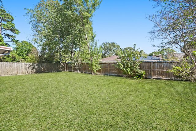 16334 Hollow Wood Drive, Houston, TX 77090