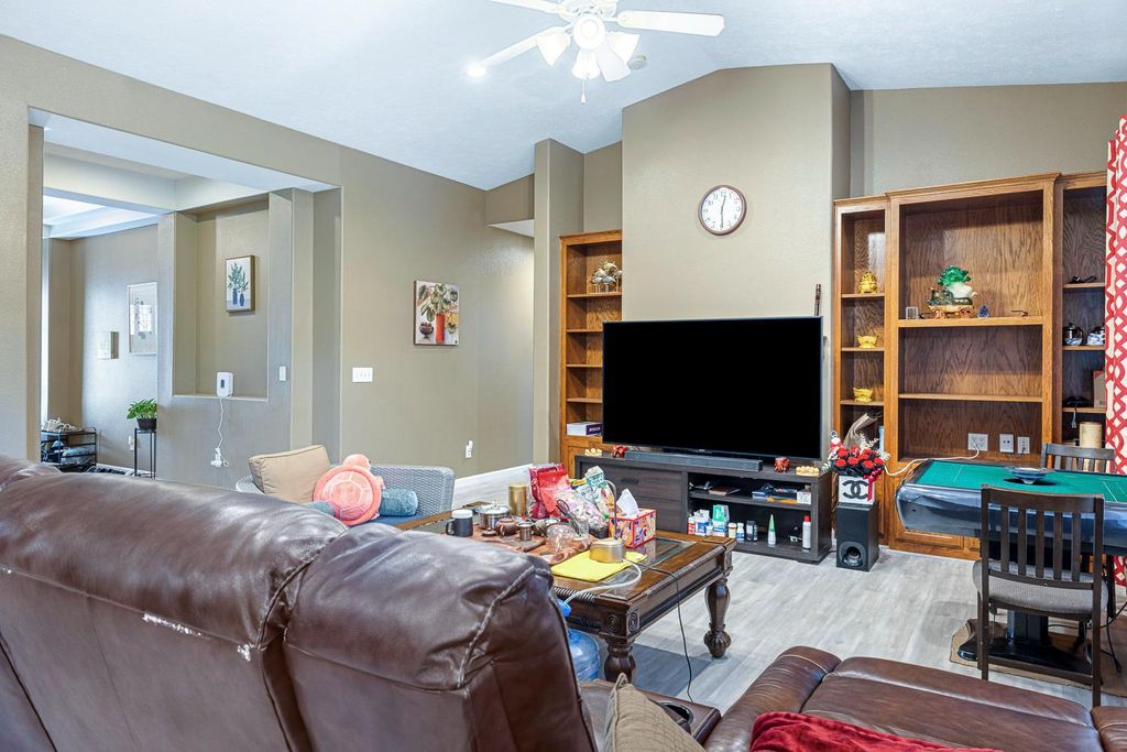 Image 15 of property listing at 5787 E Byrd Avenue, Fresno, CA 93727