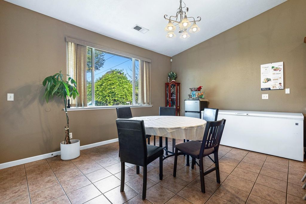 Image 17 of property listing at 5787 E Byrd Avenue, Fresno, CA 93727