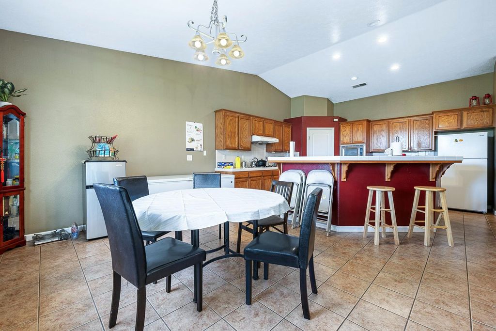 Image 18 of property listing at 5787 E Byrd Avenue, Fresno, CA 93727