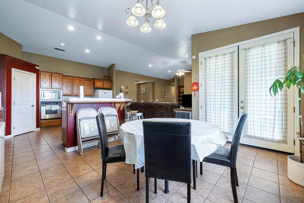 Image 19 of property listing at 5787 E Byrd Avenue, Fresno, CA 93727