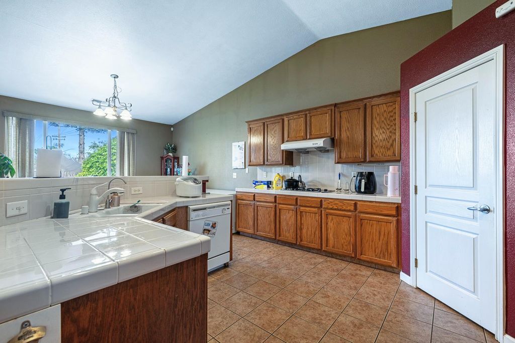 Image 20 of property listing at 5787 E Byrd Avenue, Fresno, CA 93727