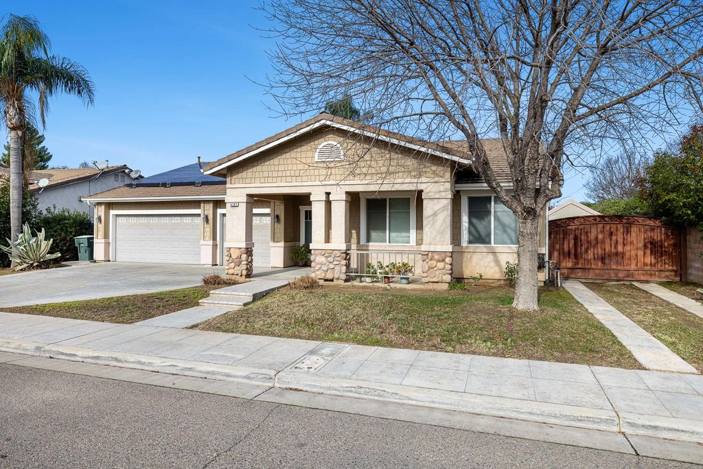 Image 3 of property listing at 5787 E Byrd Avenue, Fresno, CA 93727