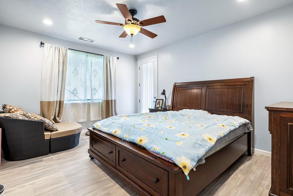 Image 32 of property listing at 5787 E Byrd Avenue, Fresno, CA 93727