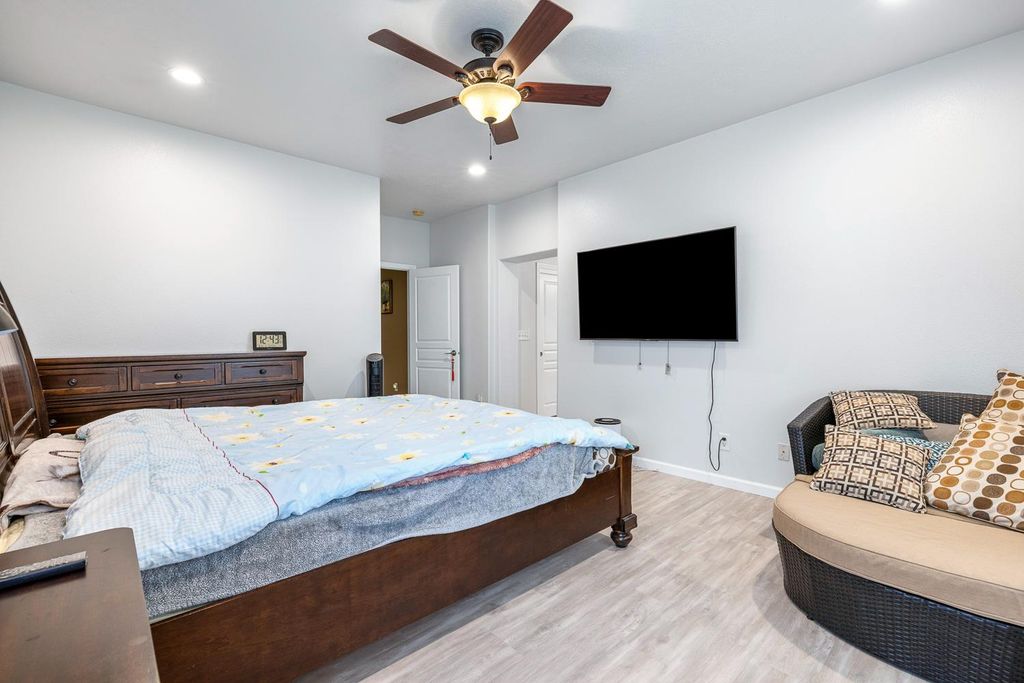 Image 33 of property listing at 5787 E Byrd Avenue, Fresno, CA 93727