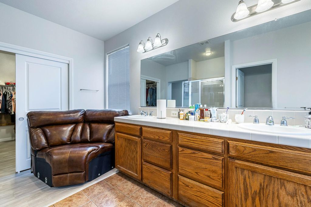 Image 36 of property listing at 5787 E Byrd Avenue, Fresno, CA 93727