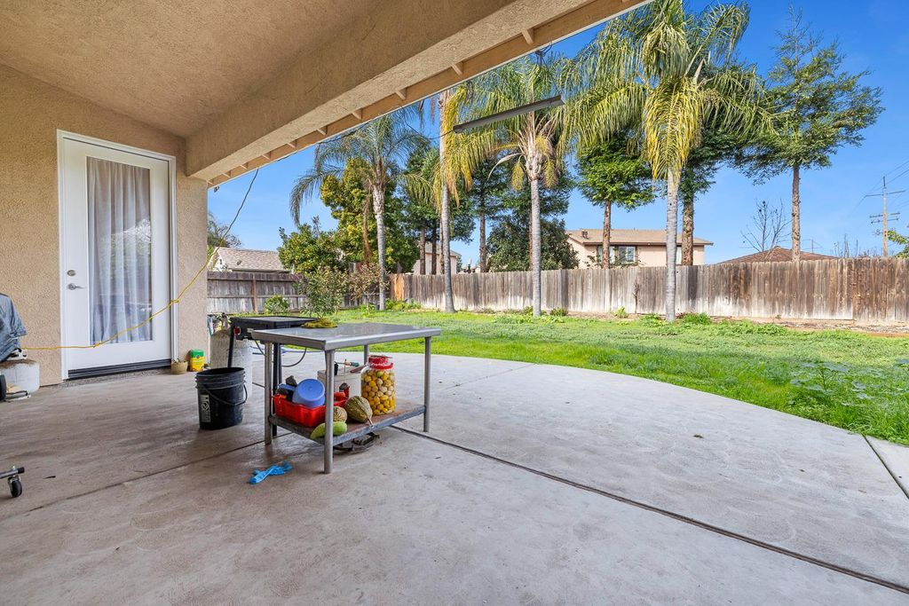 Image 40 of property listing at 5787 E Byrd Avenue, Fresno, CA 93727