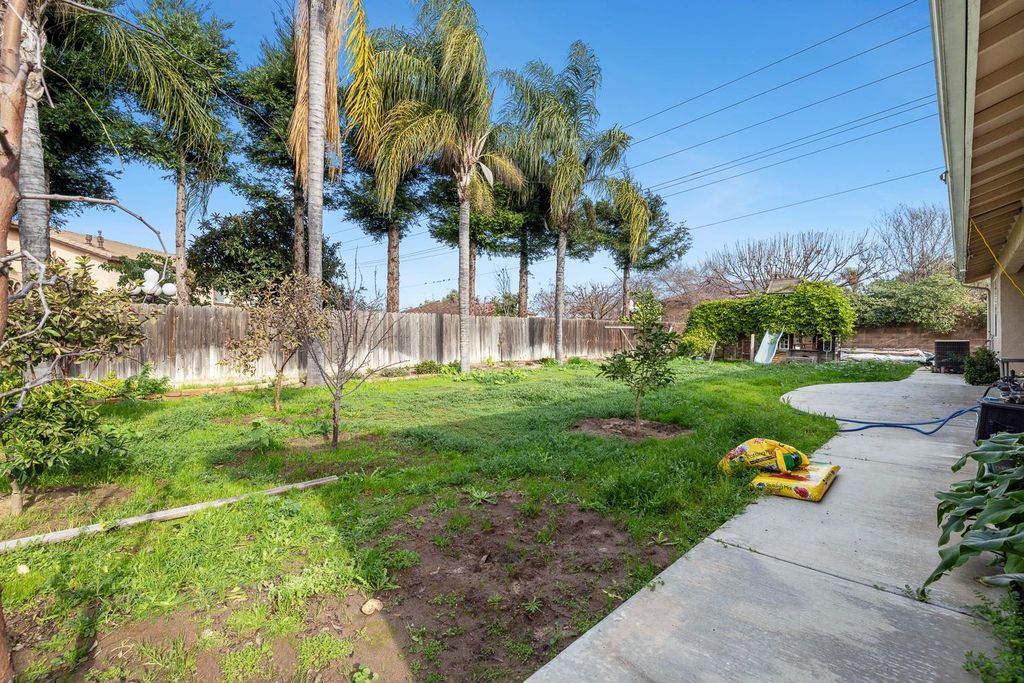 Image 42 of property listing at 5787 E Byrd Avenue, Fresno, CA 93727