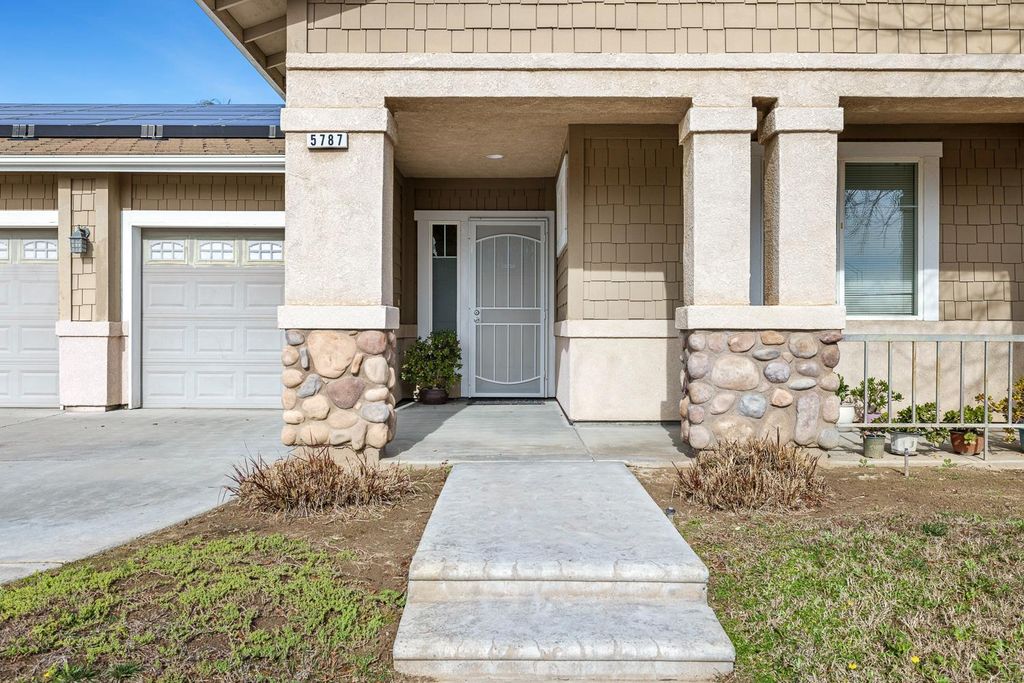 Image 5 of property listing at 5787 E Byrd Avenue, Fresno, CA 93727