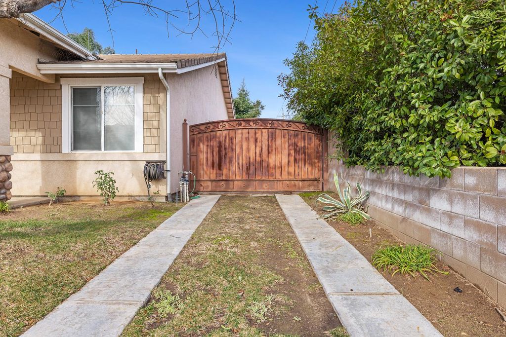 Image 6 of property listing at 5787 E Byrd Avenue, Fresno, CA 93727