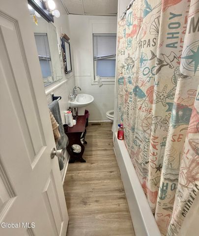 29 McClellan Street, Schenectady, NY 12304