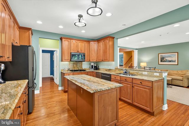 125 CAMELOT LN, Newtown Square, PA 19073