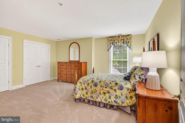 125 CAMELOT LN, Newtown Square, PA 19073