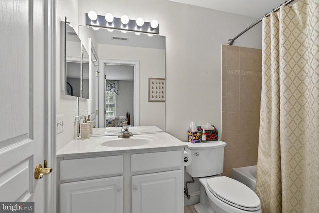 125 CAMELOT LN, Newtown Square, PA 19073