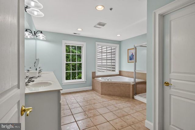 125 CAMELOT LN, Newtown Square, PA 19073