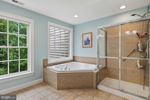 125 CAMELOT LN, Newtown Square, PA 19073