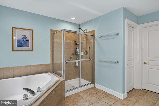 125 CAMELOT LN, Newtown Square, PA 19073