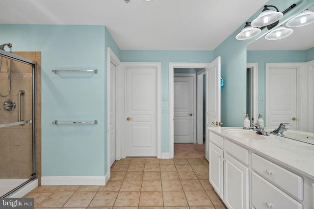 125 CAMELOT LN, Newtown Square, PA 19073